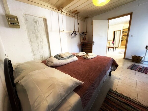 2 bedrooms, WiFi, bed sheets