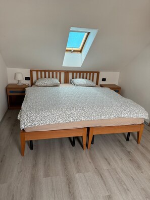 1 habitación, tabla de planchar con plancha, wifi y ropa de cama 