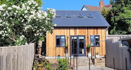 Forest Cedar Lodge, Cinderford, Sleeps 4