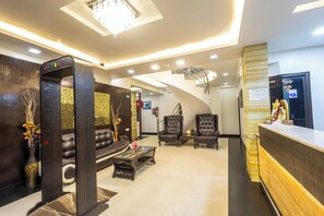 ฝ่ายต้อนรับ