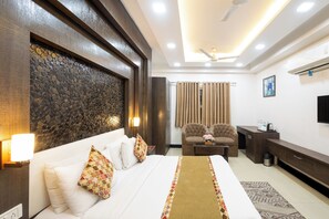 เครื่องนอนระดับพรีเมียม, เตียงเมมโมรีโฟม, โต๊ะทำงาน