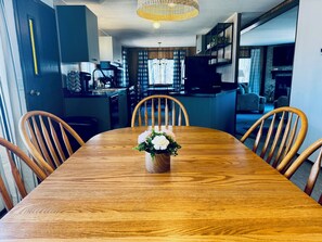 Dining - Maple Cottage Retreat in the country, a perfect place to unplug! (Watertown)