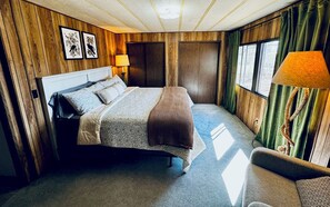 3 bedrooms, iron/ironing board, WiFi, bed sheets - Maple Cottage Retreat in the country, a perfect place to unplug! (Watertown)