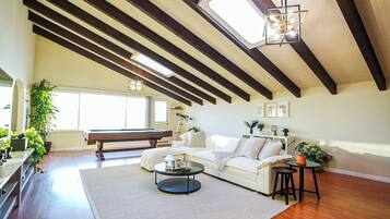 Smart TV, table football