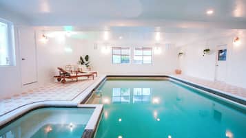 Inomhuspool och uppvärmd pool