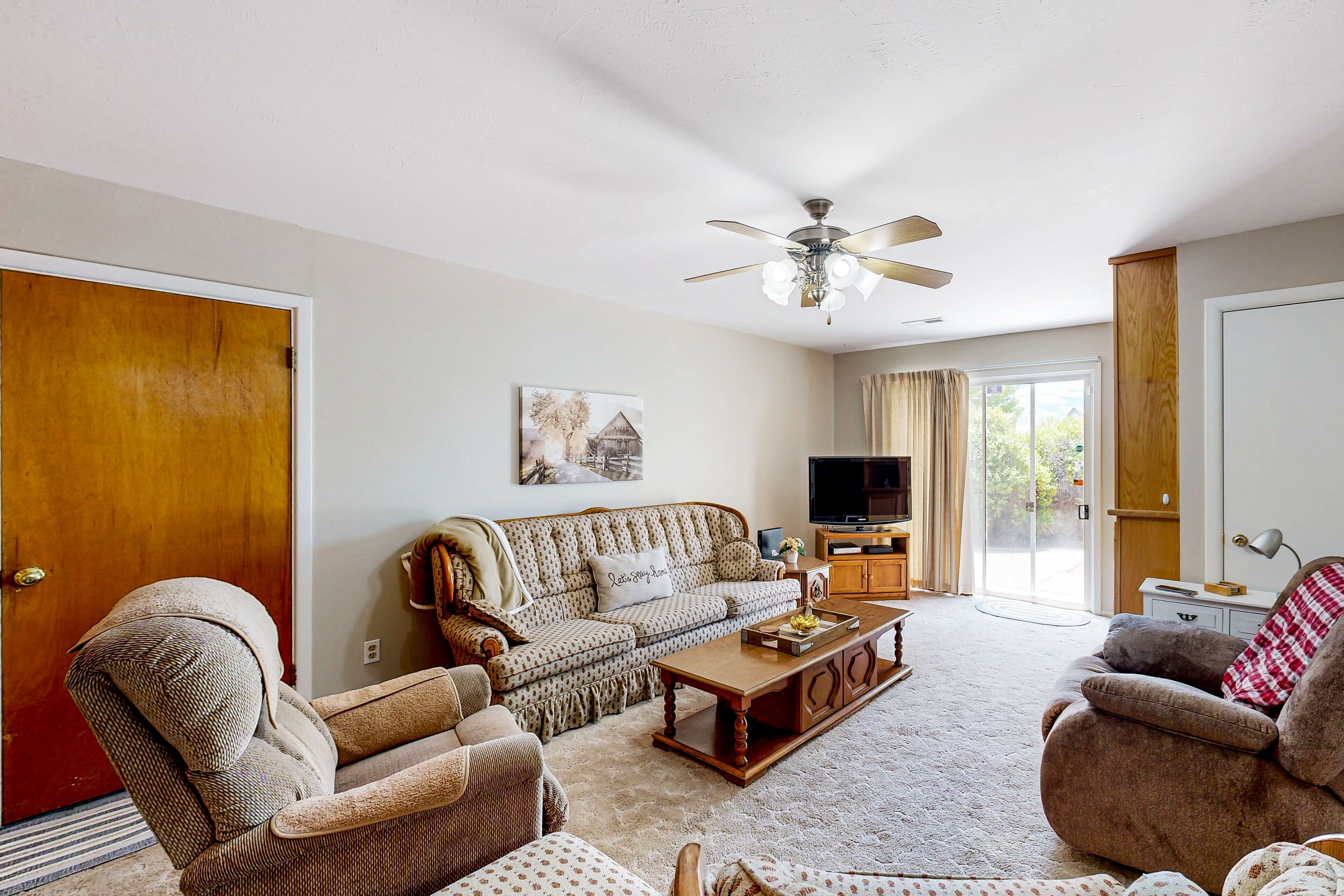 Single-story house with patio, central AC, & washer/dryer
