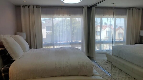 4 bedrooms, desk, iron/ironing board, travel cot