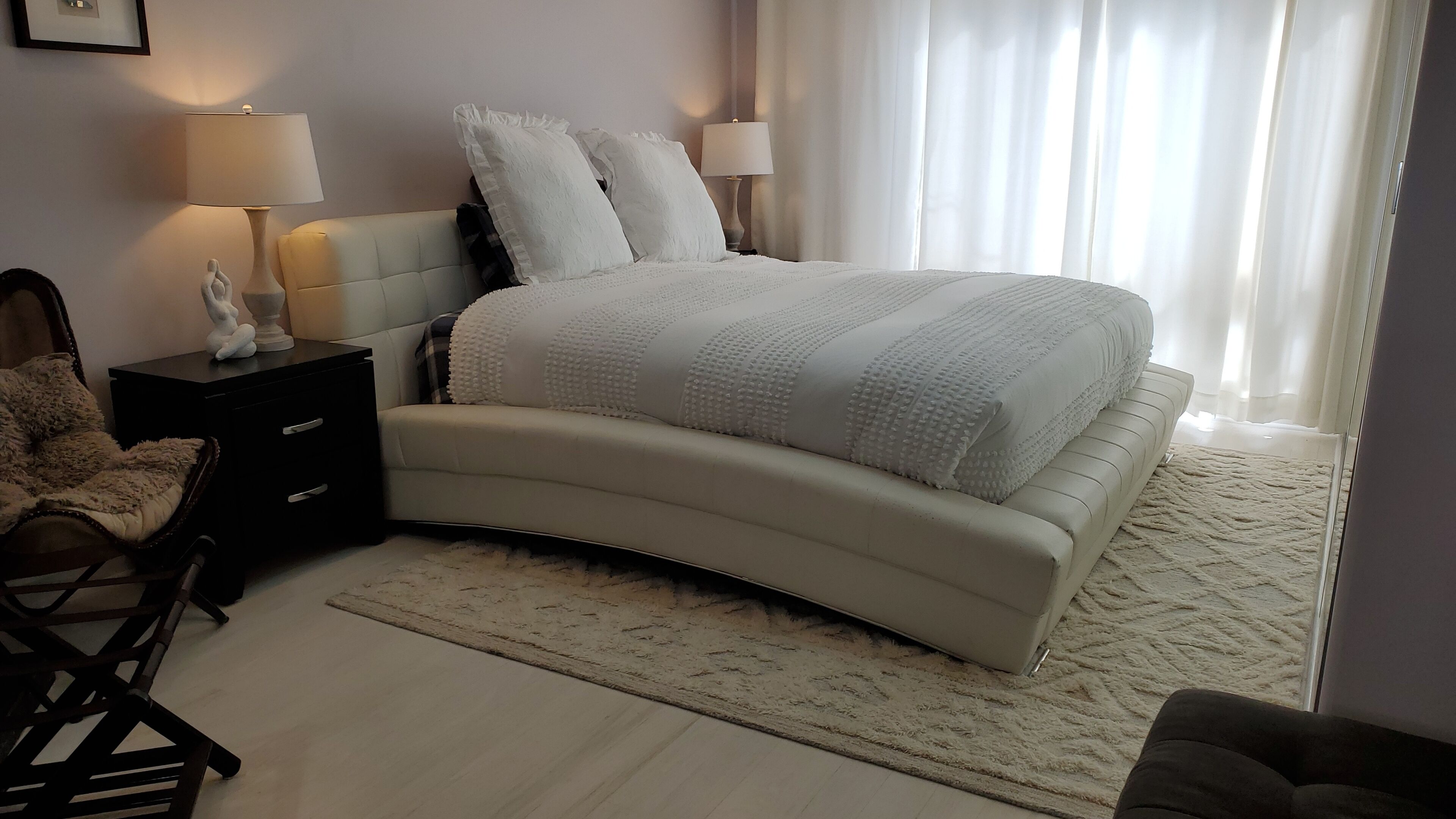 4 bedrooms, desk, iron/ironing board, travel crib