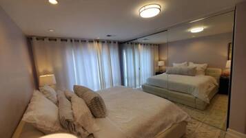 4 bedrooms, desk, iron/ironing board, travel crib