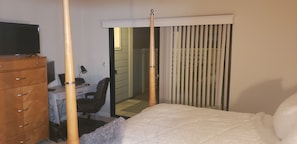 2 bedrooms, iron/ironing board, WiFi, bed sheets - Cool condo a mile from New Brighton, two miles from Capitola Beach. (Aptos)
