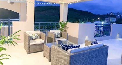 Cozy/bright family sized condo w/ private rooftop, pool and 5 min from beach!