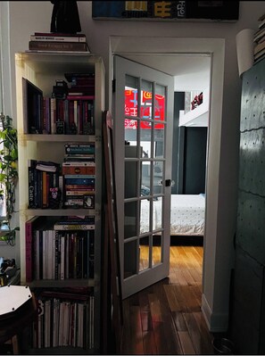 2 室のベッドルーム、アイロン / アイロン台、WiFi、ベッドシーツ