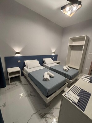 Deluxe-Doppelzimmer, Stadtblick | Schreibtisch, schallisolierte Zimmer, kostenloses WLAN