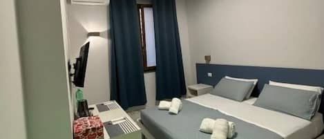 Deluxe Double Room, City View | Desk, soundproofing, free WiFi