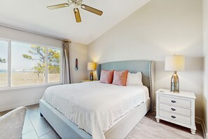 3 bedrooms, iron/ironing board, internet, bed sheets - Perfectly located home with golf cart, open layout, smart TVs, W/D, & pools (Miramar Beach)