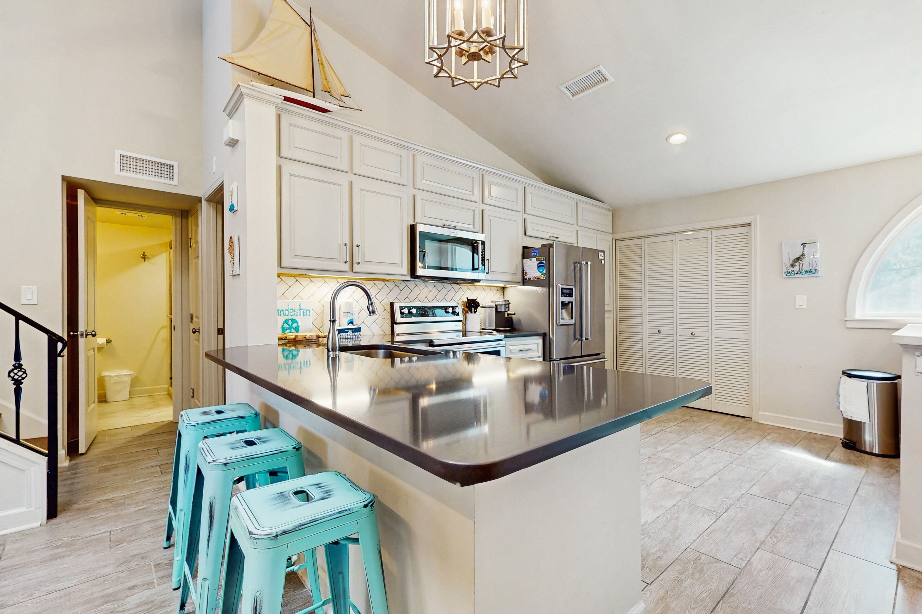 ثلاجة، ميكروويف، فرن، موقد طهي مسطح