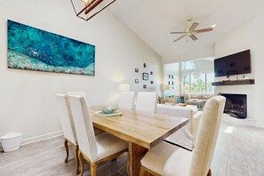 Dining - Perfectly located home with golf cart, open layout, smart TVs, W/D, & pools (Miramar Beach)