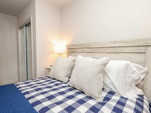 2 bedrooms, iron/ironing board, WiFi, bed sheets - Rebel Run at 514 by Apex Short Term Stays (Oxford)