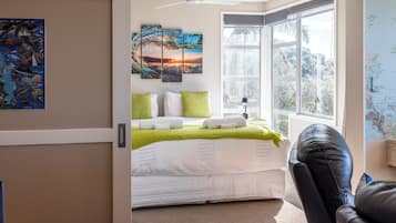 2 bedrooms, Egyptian cotton sheets, premium bedding, pillow-top beds