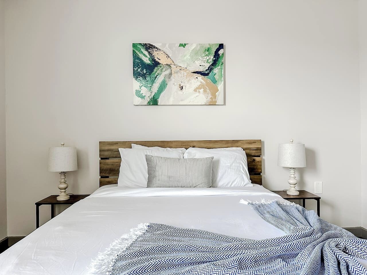 Työpöytä, silitysrauta/-lauta, ilmainen Wi-Fi, vuodevaatteet