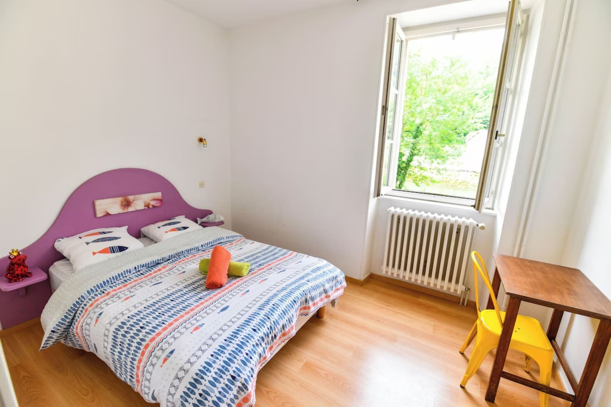 12 chambres, bureau, fer et planche à repasser, accès Internet