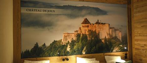 12 habitaciones, escritorio, tabla de planchar con plancha y internet