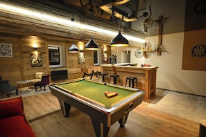 Games room - Vallée de la Loue! Bord de Rivière! SPA Sauna Logement Entier Pêche Privée (Lods)