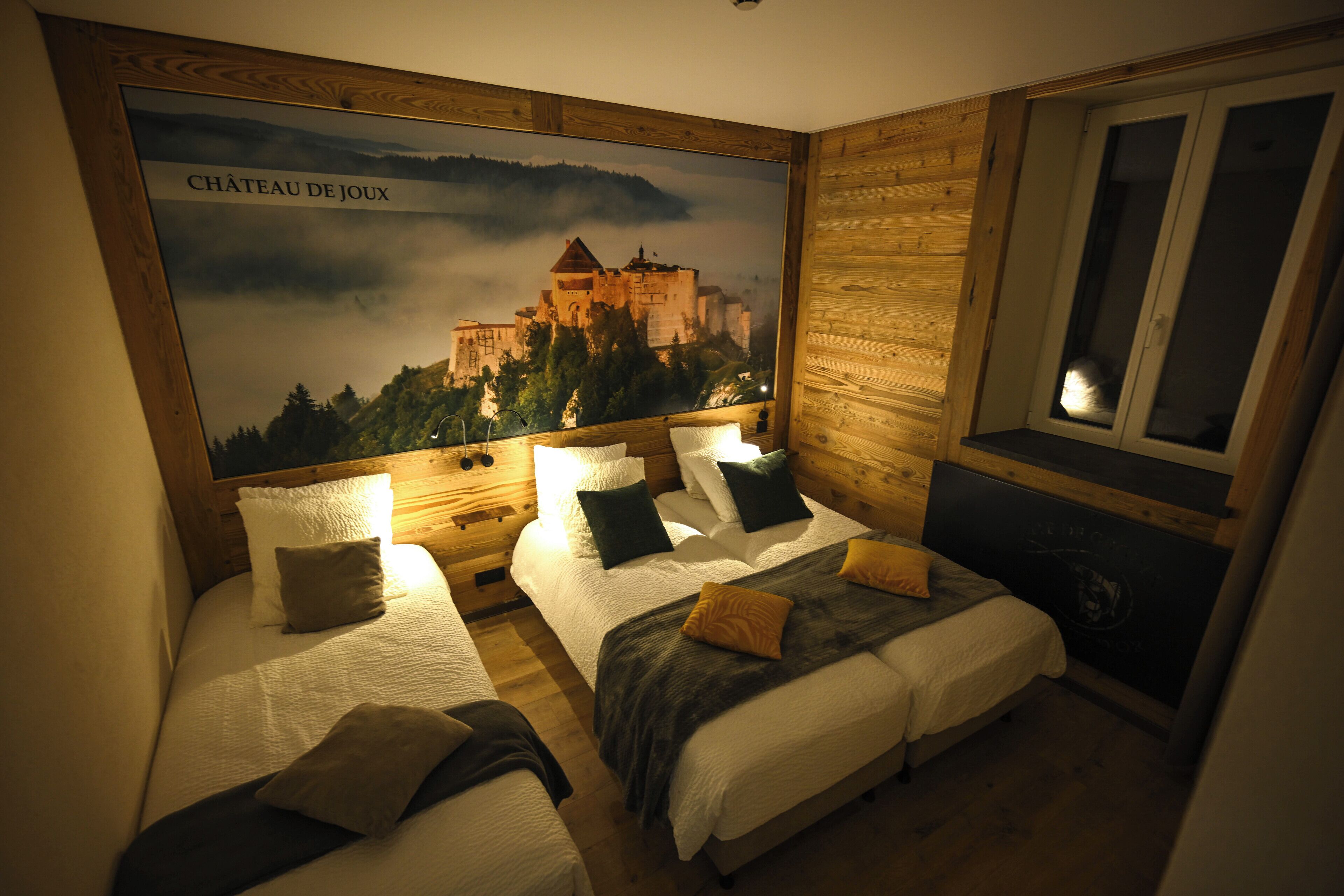 12 bedrooms, desk, iron/ironing board, internet