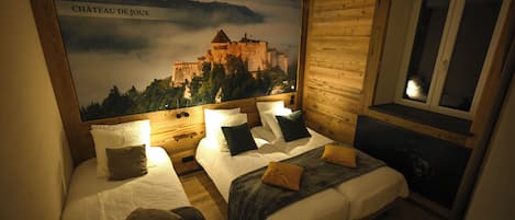 12 bedrooms, desk, iron/ironing board, internet