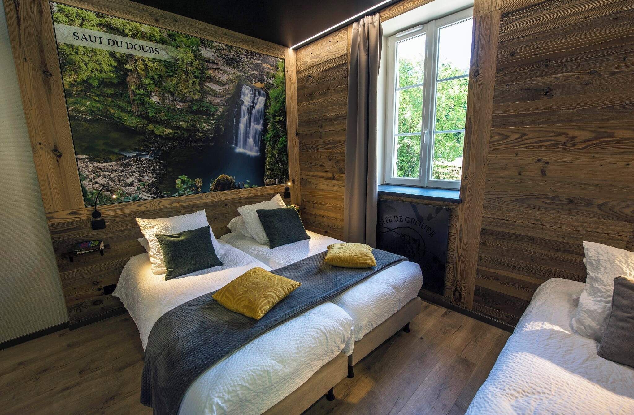 12 chambres, bureau, fer et planche à repasser, accès Internet