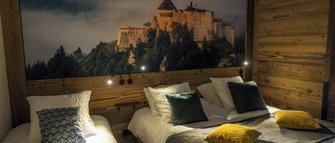 12 bedrooms, desk, iron/ironing board, internet