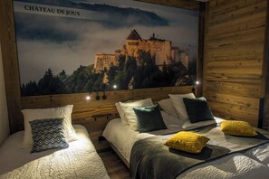 12 bedrooms, desk, iron/ironing board, internet