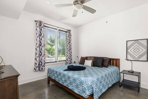 2 bedrooms, iron/ironing board, WiFi