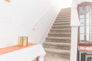 Interior - A cozy home near miles of trails, playgrounds, and 22 Acre Central Park. (Aurora)