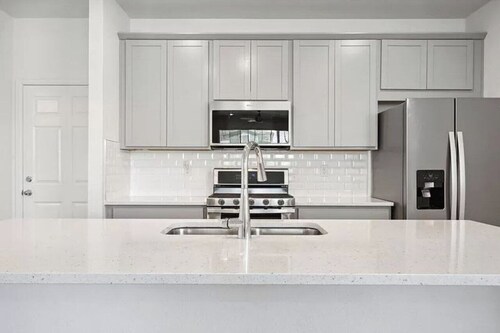 A cozy home near miles of trails, playgrounds, and 22 Acre Central Park.