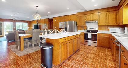 Dog-friendly beachside home with abundant outdoor space - walk 1-min to beach