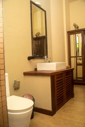 コンフォート ダブルルーム シービュー | バスルーム | ヘアドライヤー