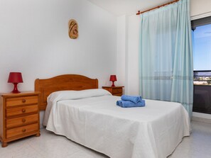 3 bedrooms, desk, iron/ironing board, WiFi