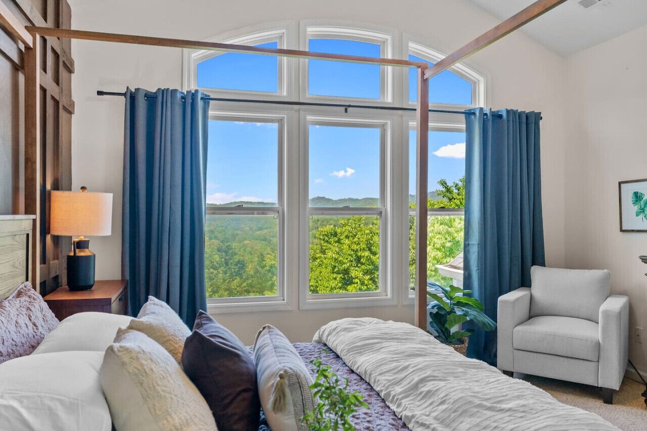 4 bedrooms, desk, iron/ironing board, travel crib