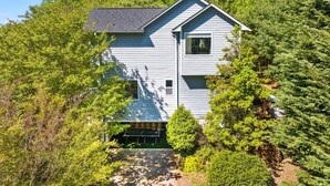 Unclassified image, 3 of 50, button - Theatre~2 Hottubs~MTN Views~Hidden SpeakEasy (Swannanoa)