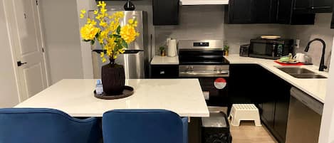 Full-sized fridge, microwave, oven, dishwasher