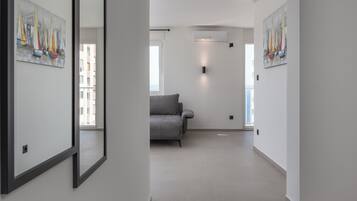 Căn hộ dành cho gia đình, 2 phòng ngủ, ban công (City Seaview Apartment Vigo) | Khu phòng khách | TV màn hình phẳng