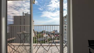 Family Apartment, 2 Bedrooms (City Seaview Apartment Vigo) | Outdoor dining