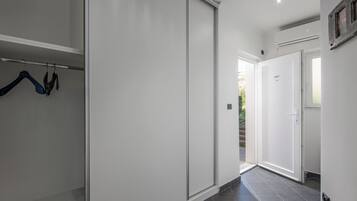 Family Apartment, 1 Bedroom, Microwave (Quiet City Apartment Dexa) | Interior