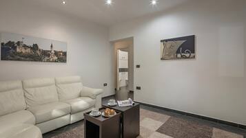 Family Apartment, 1 Bedroom, Microwave (Quiet City Apartment Dexa) | Interior