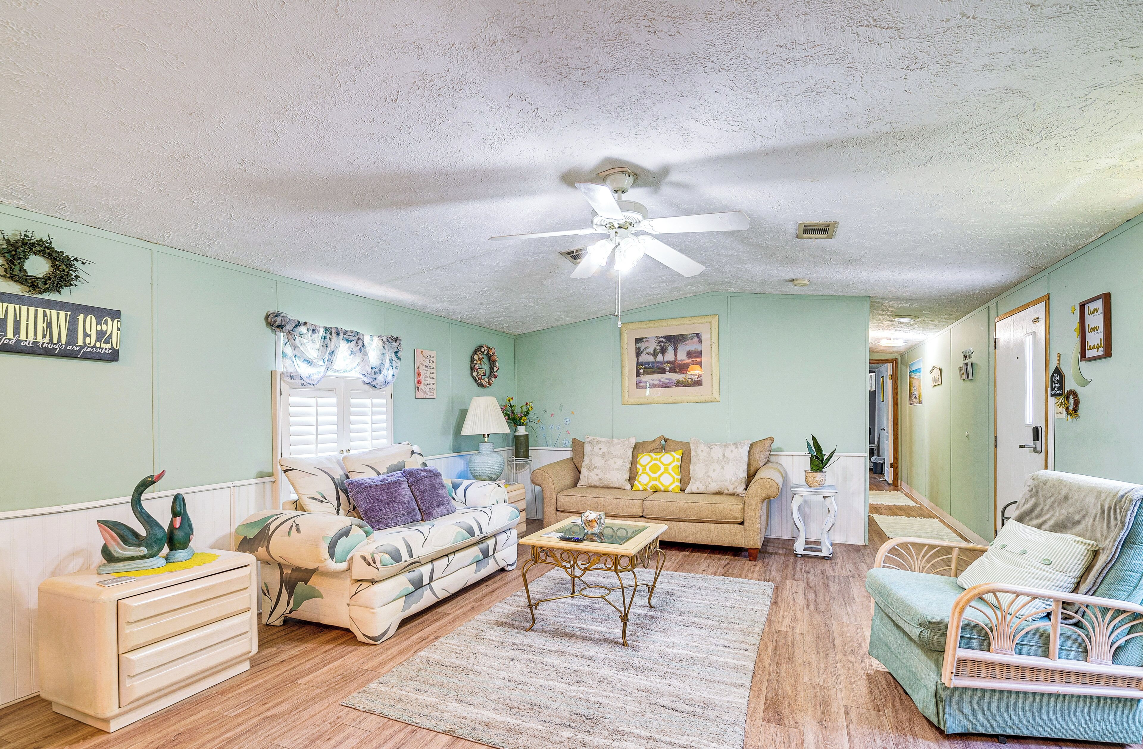 Dunnellon Home ~ 7 Mi to Three Sisters Springs!