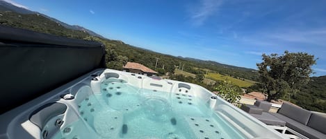 Bain à remous extérieur