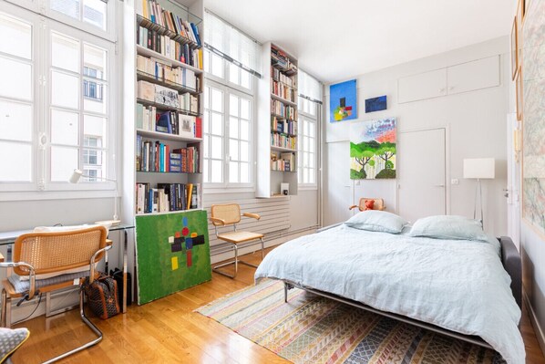 Free WiFi, bed sheets