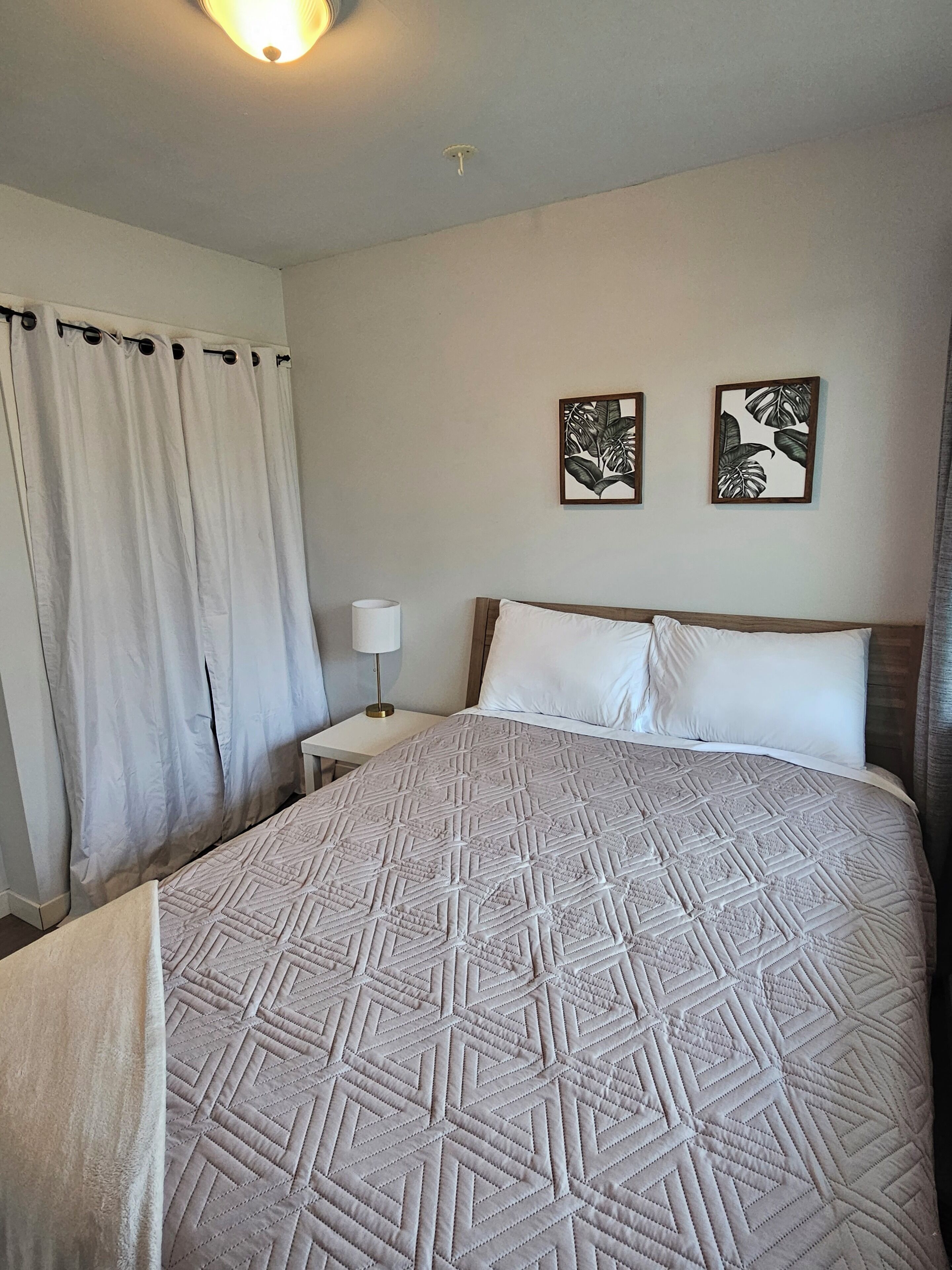 3 habitaciones, tabla de planchar con plancha, wifi y ropa de cama 