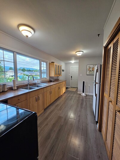 Cozy Bungalow in Kitimat